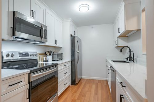 apt-207-11 Bartemus Trl, Nashua, NH, 03063-7615 | Card Image
