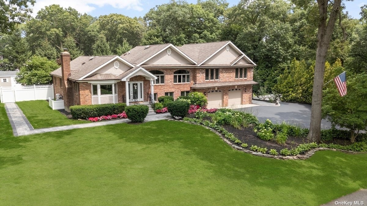 Golf Ln, Huntington, NY 11743