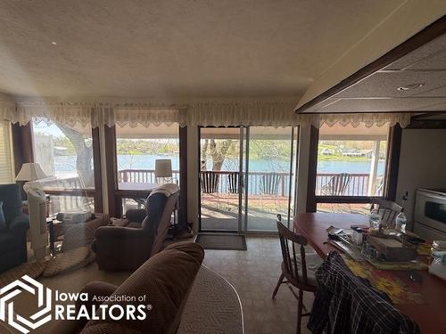 1035 Lakeshore Dr, Brooklyn, IA, 52211-9540 | Card Image