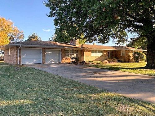 100 W Benedict Ln, Bennington, KS, 67422-9450 | Card Image