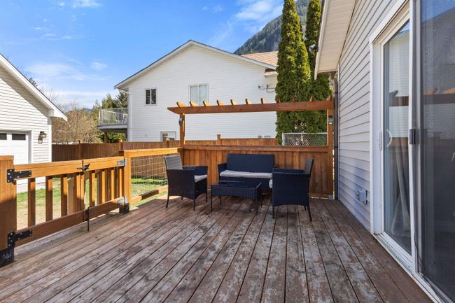 63905 Old Yale Road, House other with 3 bedrooms, 2 bathrooms and 3 parking in Hope BC | Image 3
