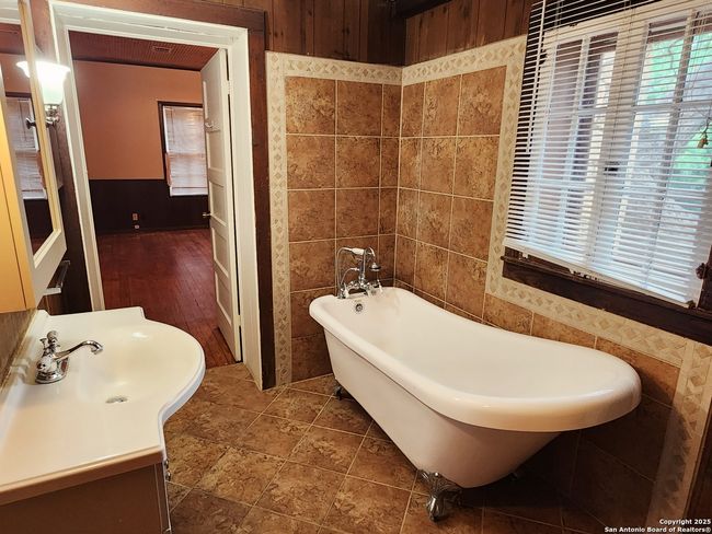 19614 Grey Forest Dr, House other with 2 bedrooms, 2 bathrooms and null parking in Helotes TX | Image 15