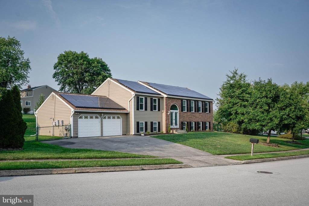 Buggywhip Cir, West Norriton, PA 19403