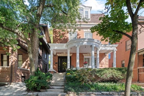 832 W Junior Ter, Chicago, IL, 60613-1608 | Card Image
