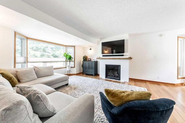 3023 Beil Avenue Nw, Home with 5 bedrooms, 2 bathrooms and 4 parking in Calgary AB | Image 4