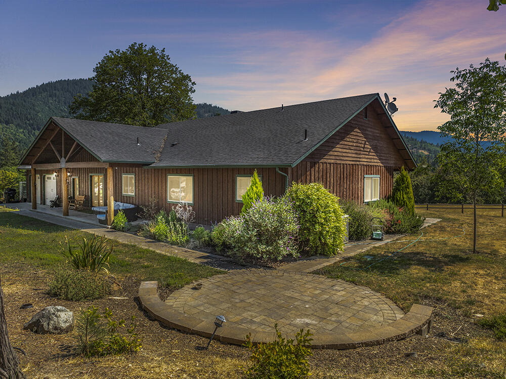 Beecher Rd, Wolf Creek, OR 97497