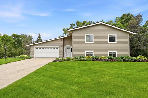 1484 Crest Dr, Chaska, MN, 55318-1712 | Card Image