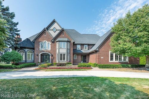 5575 Murfield Dr, Rochester, MI, 48306-2378 | Card Image