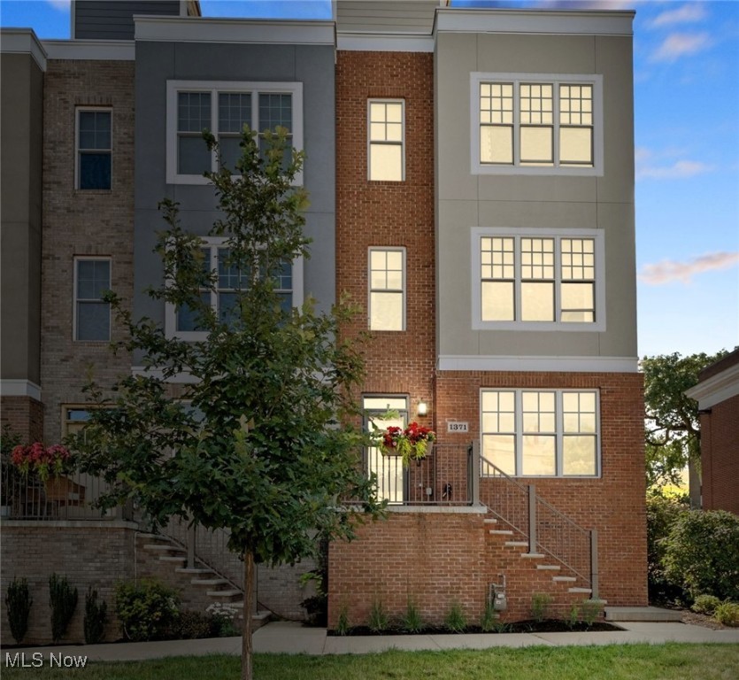 Clifton Blvd, Lakewood, OH 44107