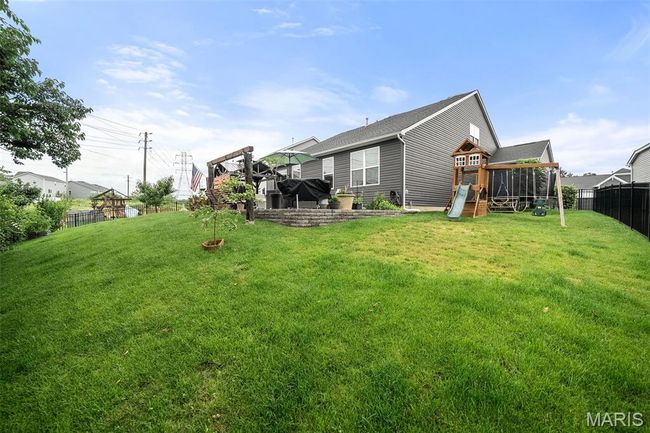 Rear view of house with a shingled roof | Image 47