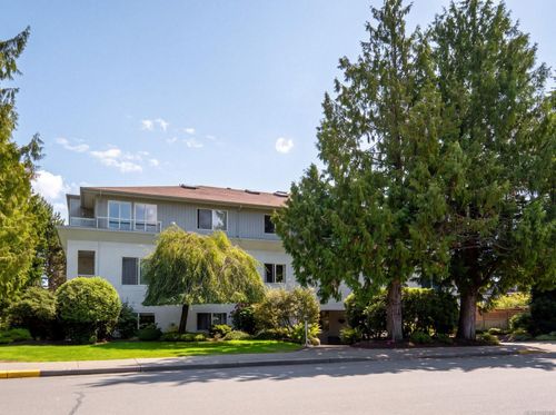 304-9993 Fourth St, Sidney, BC, V8L2Z6 | Card Image