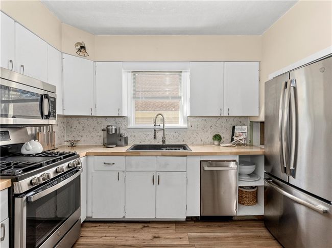 1411 2 Nd St, House other with 3 bedrooms, 3 bathrooms and 1 parking in Beaver PA | Image 12