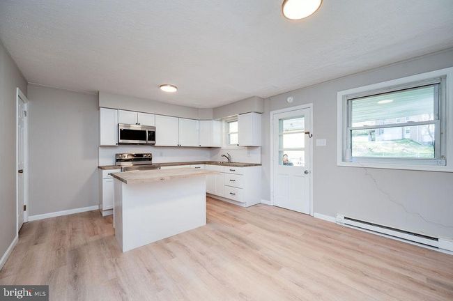 112 W Jackson St, Townhouse with 3 bedrooms, 1 bathrooms and null parking in FLEETWOOD PA | Image 5
