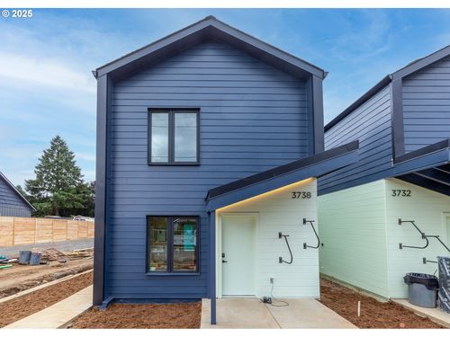 1-3738 Se Harvey St, Milwaukie, OR, 97222-5807 | Card Image