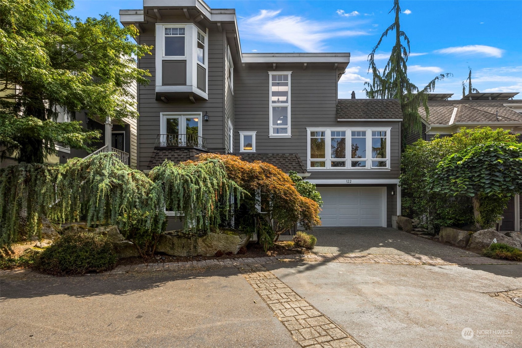 6th Ct, Kirkland, WA 98033