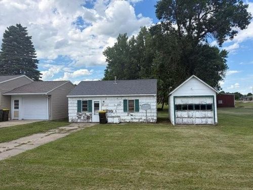 522 E 2nd Street N, Truman, MN, 56088 | Card Image