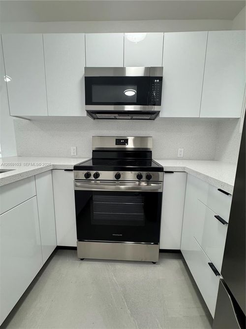 180-180 W 21st St, Hialeah, FL, 33010 | Card Image