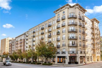 407 - 2277 Peachtree Road Ne, Condo with 2 bedrooms, 2 bathrooms and 2 parking in Atlanta GA | Image 1