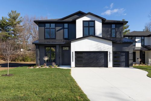 504 N Maple St, Chaska, MN, 55318 | Card Image