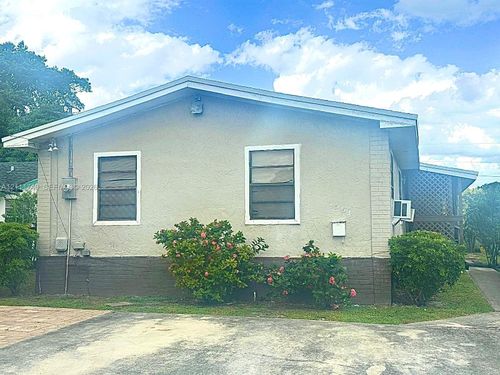1564 W 20th St, Riviera Beach, FL, 33404-5218 | Card Image