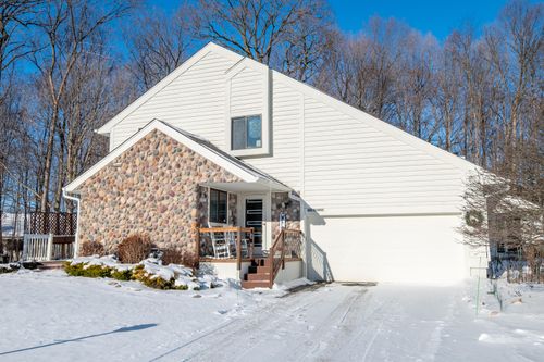8113612 Wedge Ct, Menomonee Falls, WI, 53051-3987 | Card Image
