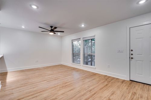 apt-303-704 W 21st St, Austin, TX, 78705-5459 | Card Image