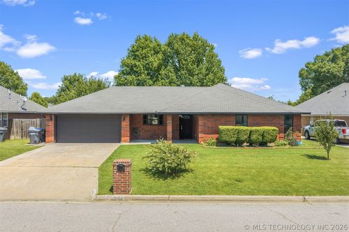1604 Southern Hills Dr, Ardmore, OK, 73401-9065 | Card Image