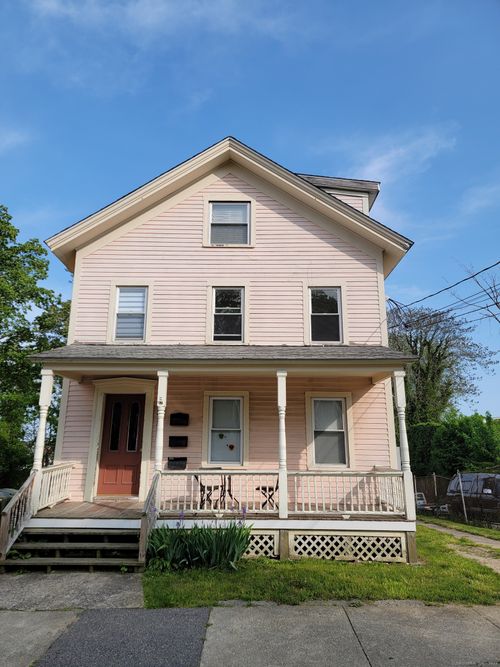 28 Hope St, New London, CT, 06320-5694 | Card Image