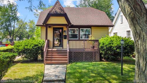 1449 Wayburn St, Grosse Pointe Park, MI, 48230-1066 | Card Image