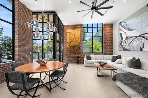 204-555 Front Street, San Diego, CA, 92101 | Card Image