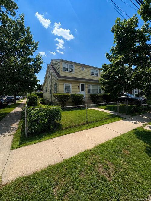 801 Oak St, Bellmore, NY, 11710-3106 | Card Image