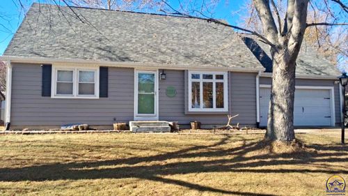 3337 Sw Arrowhead Rd, Topeka, KS, 66614-3843 | Card Image