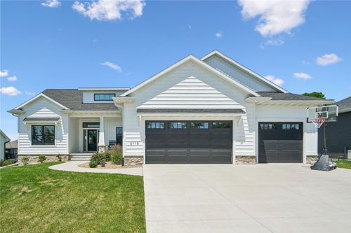 6118 Rapids Ridge Rd Ne, Cedar Rapids, IA, 52411-7921 | Card Image