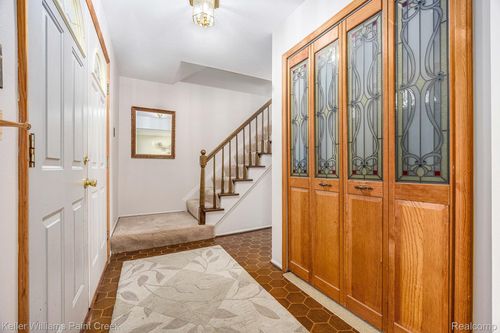 121 Allen Lake Dr, White Lake, MI, 48386-2405 | Card Image