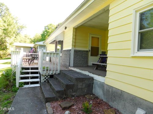 304 Highland St Se, Wise, VA, 24293-5712 | Card Image