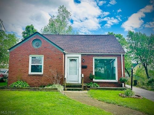 233 E Main St, Girard, OH, 44420-2652 | Card Image