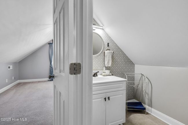 Bedroom 4 half bath | Image 29