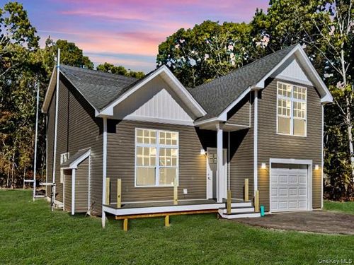 71 Palmetto Dr, Shirley, NY, 11967-4126 | Card Image