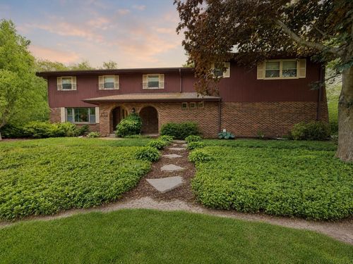 1711 Shaw Woods Dr, Rockford, IL, 61107-1725 | Card Image
