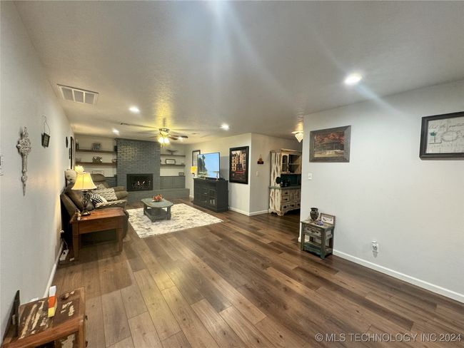 Main Living Area | Image 11