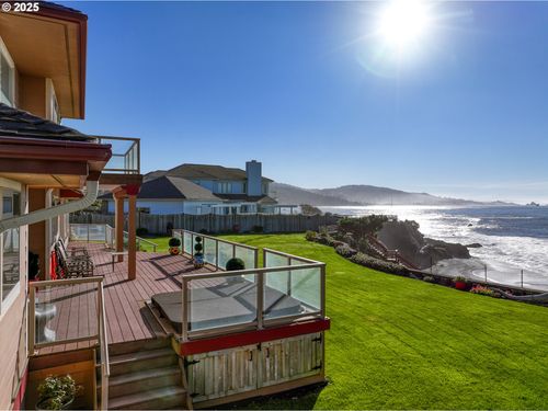 98686 Fox Dr, Brookings, OR, 97415-9303 | Card Image