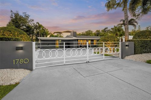 1780 Spring Creek Dr, Sarasota, FL, 34239-5047 | Card Image