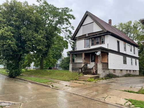 3718 W Garfield Ave, Milwaukee, WI, 53208-1342 | Card Image