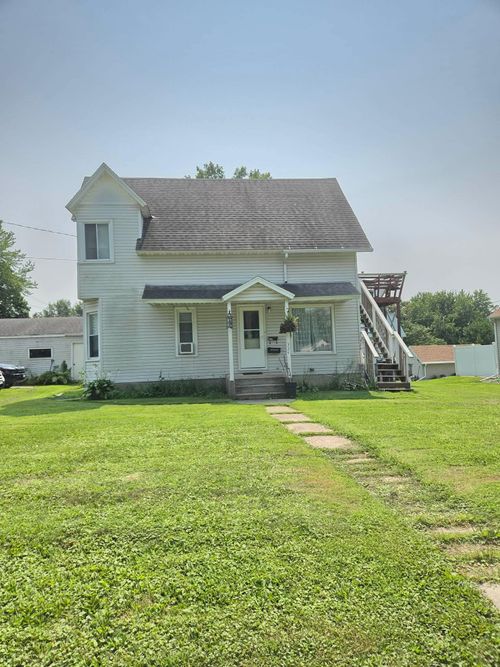 324 E 5th St, Saint Charles, MN, 55972-1318 | Card Image
