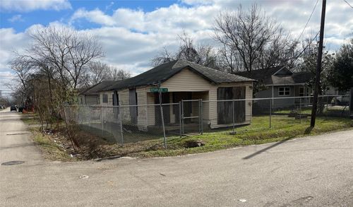 2124 Staples St, Houston, TX, 77026-7026 | Card Image