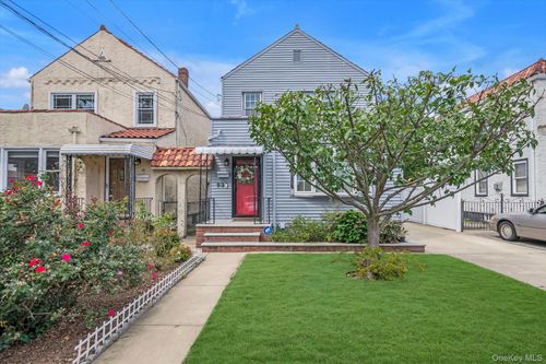 93 1st St, New Hyde Park, NY, 11040-4415 | Card Image