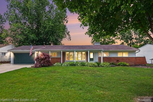 41131 S Mcmahon Cir, Novi, MI, 48375-3442 | Card Image