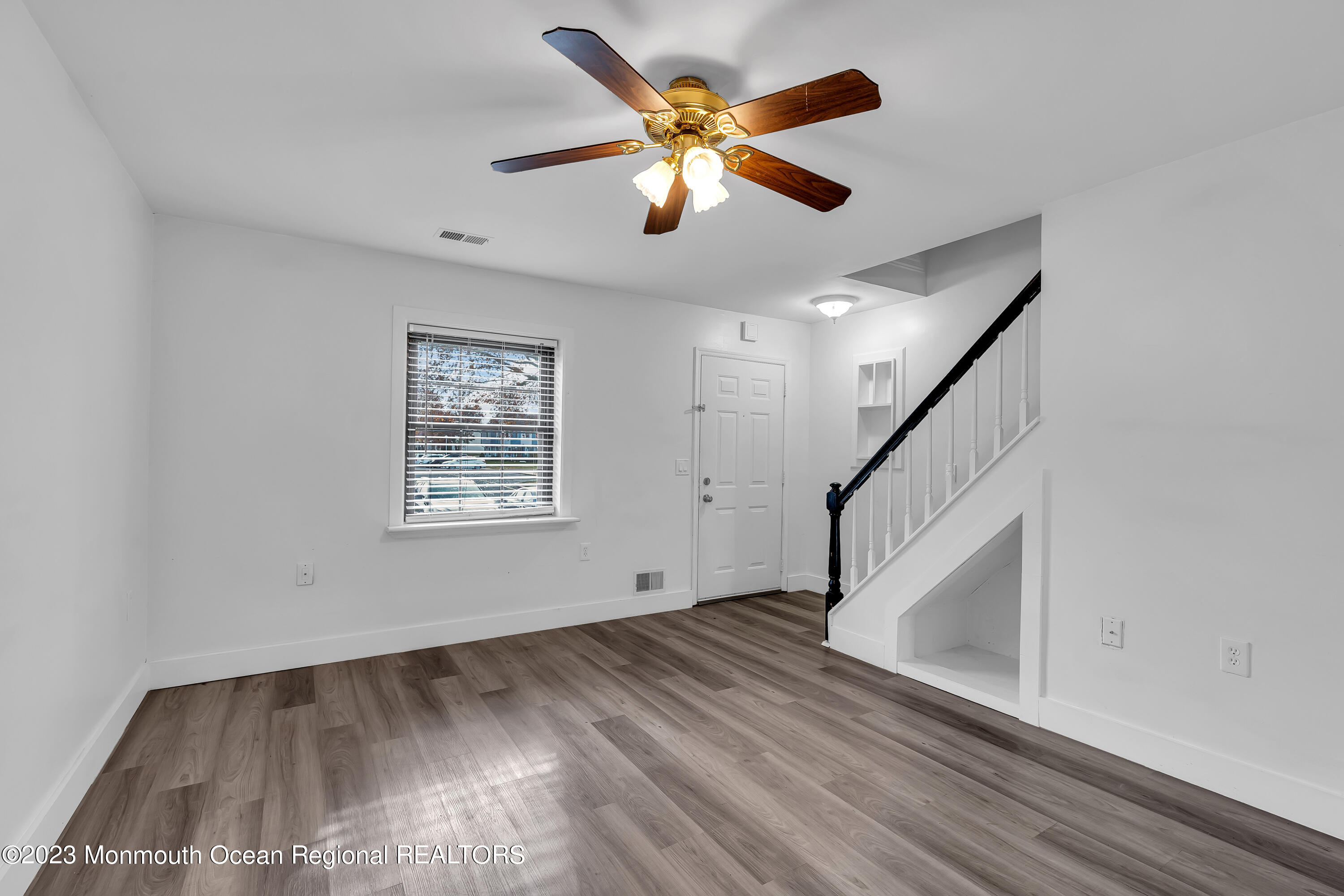 Residential Lease in Brick 5