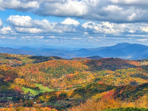 2401-303 Sugar Top Dr, Sugar Mountain, NC, 28604-6001 | Card Image