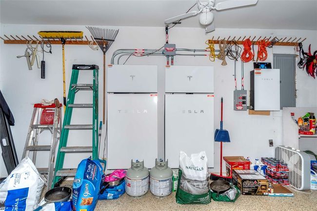 Solar/electric battery bank | Image 28